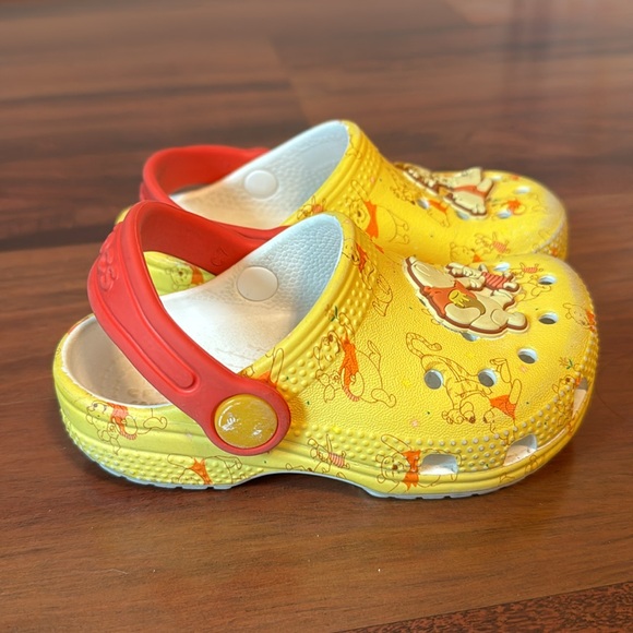 Winnie the Pooh Crocs - Picture 2 of 5